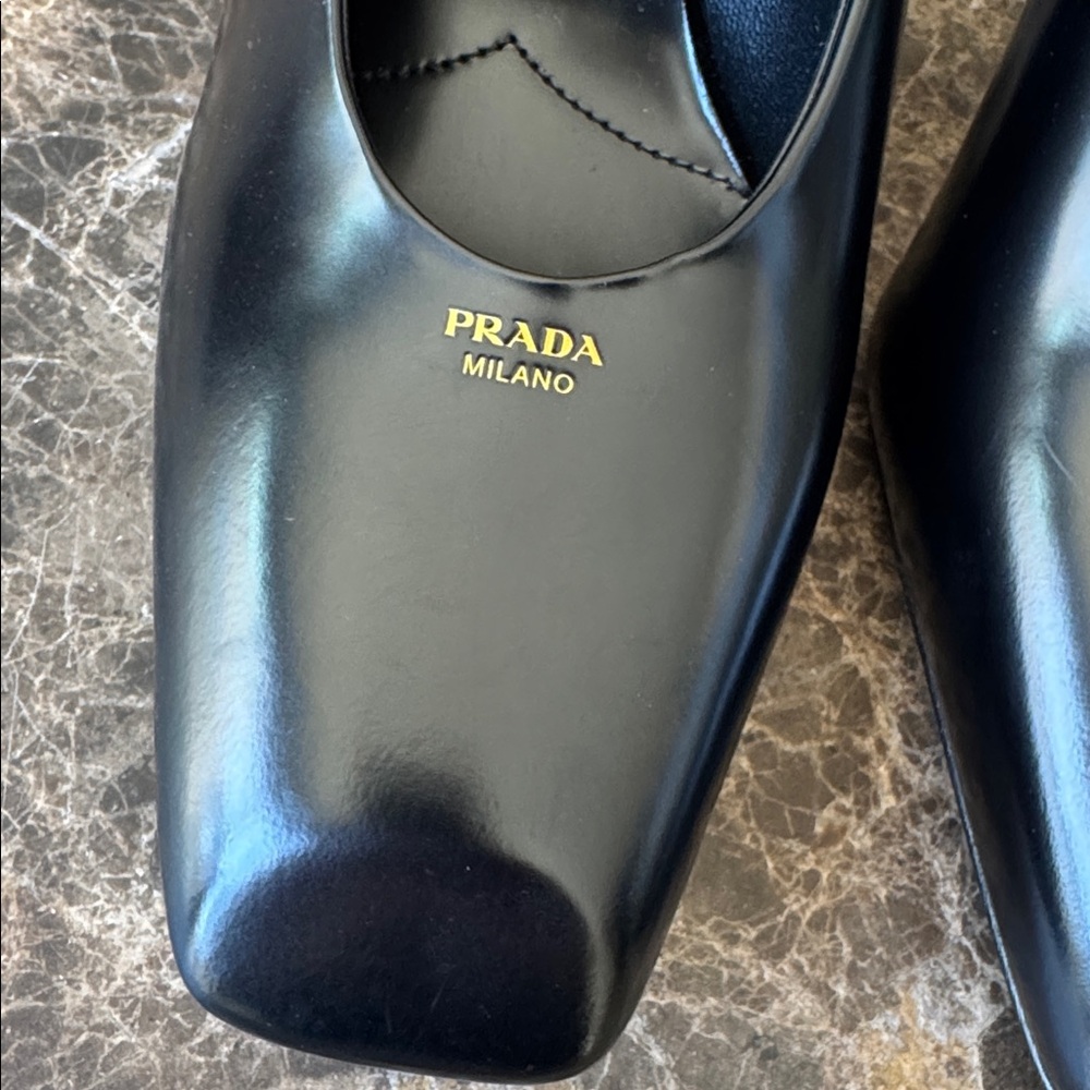 Prada black classic logo pumps modellerie gold logo sz 38.5 - Picture 2 of 10